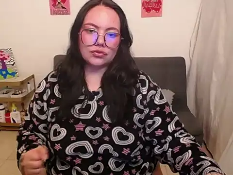 Snapshot of maily888_ chatting on December 2, 1:33 am maily888 online show from December 2, 1:33 am