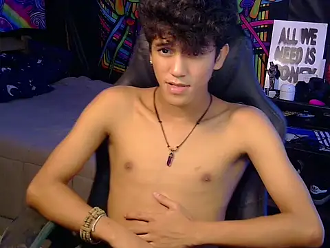 Snapshot of kenbigcockxx chatting on June 23, 3:37 am kenbigcockxx online show from June 23, 3:37 am