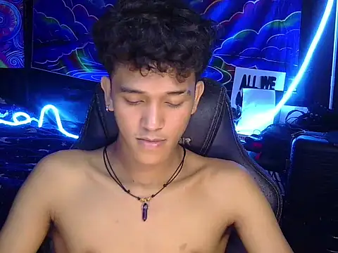 Snapshot of kenbigcockxx chatting on July 20, 5:55 am kenbigcockxx online show from July 20, 5:55 am