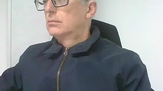 Snapshot of Sensor2000 chatting on December 15, 7:45 am Sensor2000 online show from December 15, 7:45 am