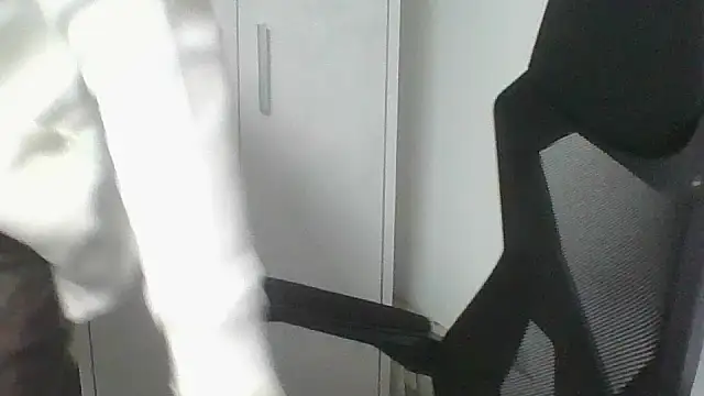 Snapshot of Sensor2000 chatting on December 16, 11:48 am Sensor2000 online show from December 16, 11:48 am