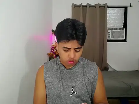 Snapshot of Hugecock2hundle_intown chatting on November 12, 4:51 pm Hugecock2hundle intown online show from November 12, 4:51 pm