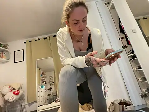 Snapshot of SofiaaBlackk chatting on November 10, 5:34 pm SofiaaBlackk online show from November 10, 5:34 pm