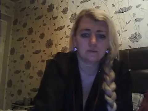 Snapshot of SmileCamille chatting on December 1, 1:27 pm SmileCamille online show from December 1, 1:27 pm