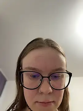 Snapshot of _CherryBloom_ chatting on December 19, 12:23 pm CherryBloom online show from December 19, 12:23 pm