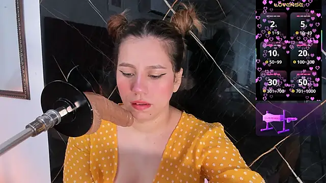 Snapshot of abby_blond_ chatting on February 5, 12:21 pm abby blond online show from February 5, 12:21 pm