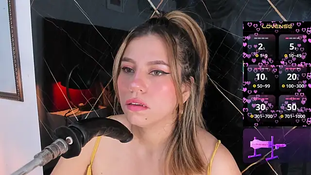 Snapshot of abby_blond_ chatting on February 13, 12:12 pm abby blond online show from February 13, 12:12 pm