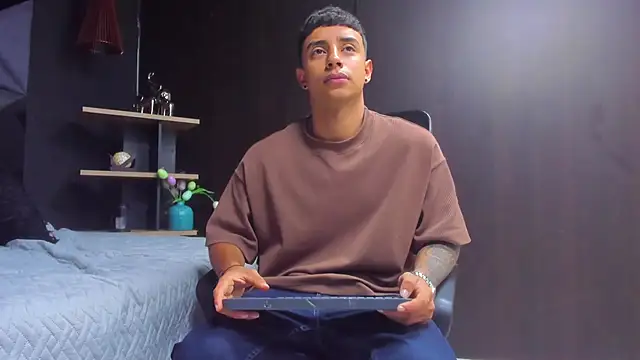 jaze bradley online show from December 15, 11:25 am