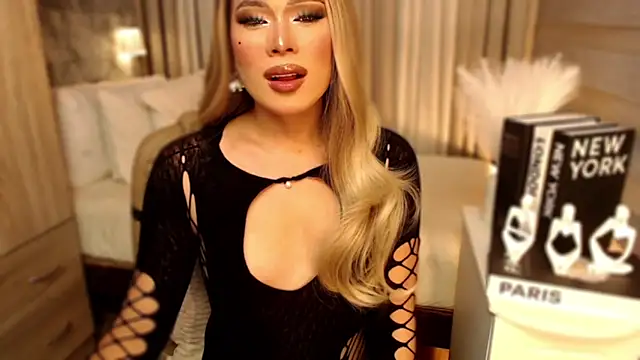 Snapshot of Missavacroft chatting on October 28, 12:36 am Missavacroft online show from October 28, 12:36 am