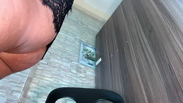 Snapshot of misstress_vannahxxx chatting on November 5, 1:27 am misstress vannahxxx online show from November 5, 1:27 am