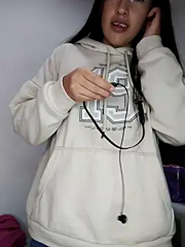 Snapshot of SofiCandy_ chatting on March 23, 12:09 pm SofiCandy online show from March 23, 12:09 pm