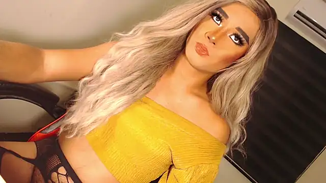 SissifyMeNow online show from October 9, 5:11 pm