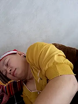 Snapshot of yoowwmr chatting on November 14, 4:00 am yoowwmr online show from November 14, 4:00 am