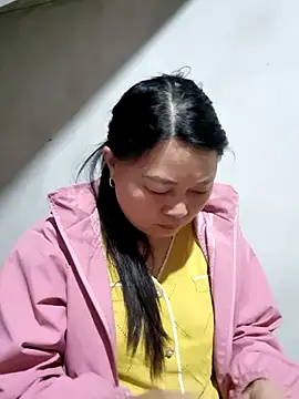 Snapshot of yoowwmr chatting on November 14, 11:24 pm yoowwmr online show from November 14, 11:24 pm