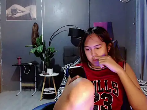 urtranspinay online show from November 28, 8:55 pm