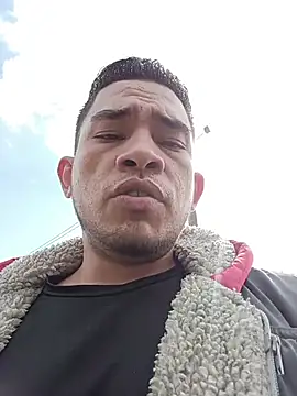 Snapshot of Andreshot911 chatting on November 8, 6:29 pm Andreshot911 online show from November 8, 6:29 pm