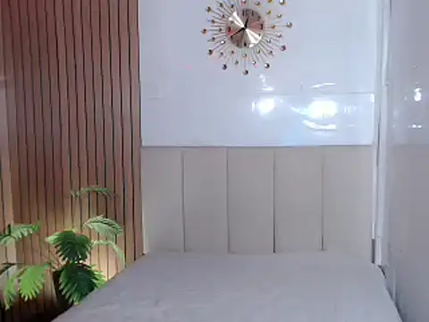 Snapshot of SluttyJedy chatting on December 5, 2:20 am SluttyJedy online show from December 5, 2:20 am