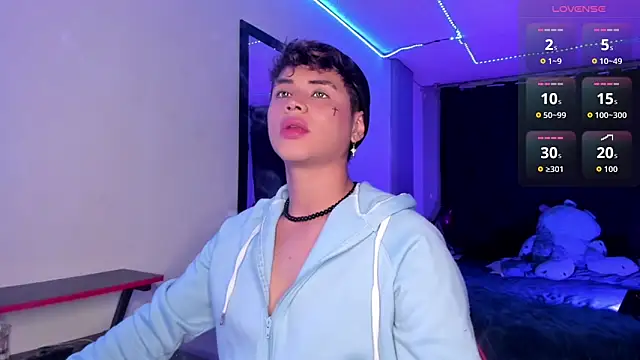 Snapshot of Jostin18 chatting on September 23, 3:20 am Jostin18 online show from September 23, 3:20 am