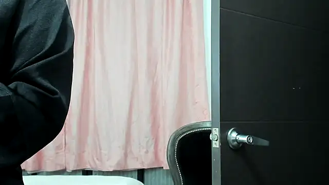 Snapshot of ADHARAMILLER__1111 chatting on October 31, 1:28 am ADHARAMILLER 1111 online show from October 31, 1:28 am