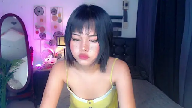 Snapshot of asian_babhiegirl chatting on February 5, 11:04 am asian babhiegirl online show from February 5, 11:04 am