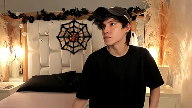 Daphne And Roger online show from October 17, 11:35 am