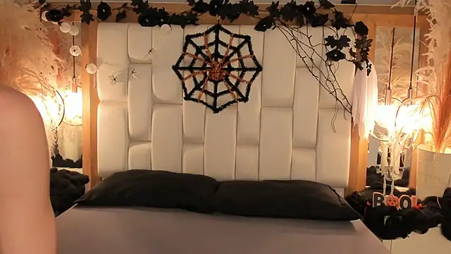 Daphne And Roger online show from October 27, 11:14 am