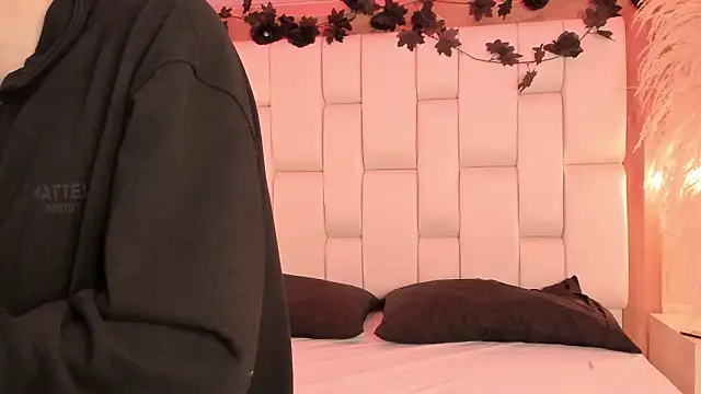 Daphne And Roger online show from February 2, 10:58 am