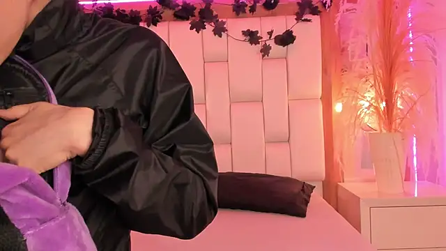 Daphne And Roger online show from February 4, 10:54 am