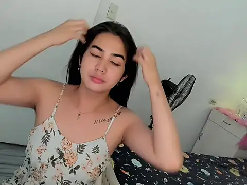 Snapshot of Alovelydoll_nica chatting on October 16, 10:55 pm Alovelydoll nica online show from October 16, 10:55 pm