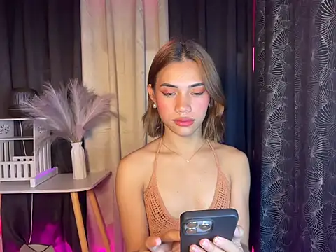 Snapshot of Lovelynikki03 chatting on October 12, 5:34 pm Lovelynikki03 online show from October 12, 5:34 pm