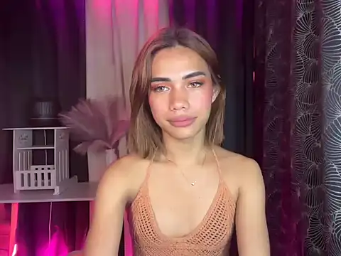 Snapshot of Lovelynikki03 chatting on October 20, 6:52 pm Lovelynikki03 online show from October 20, 6:52 pm