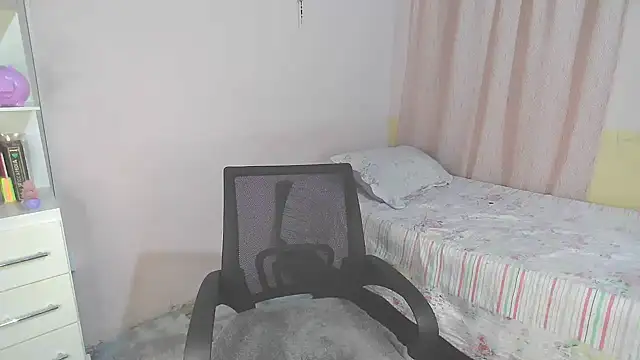 im miauhg online show from July 23, 7:06 am