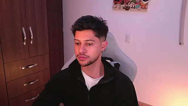 domsantiago  online show from December 17, 1:44 am