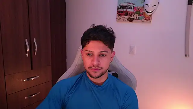 domsantiago  online show from December 18, 2:39 am