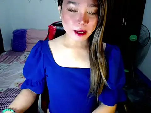 Urassiansweetcummer online show from October 14, 2:12 am