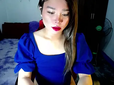 Urassiansweetcummer online show from November 19, 1:38 am