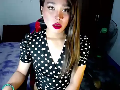 Urassiansweetcummer online show from December 3, 3:14 am