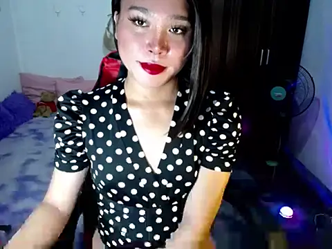 Urassiansweetcummer online show from June 8, 2:06 pm