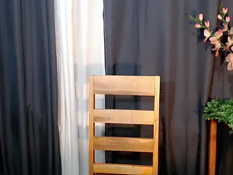 Snapshot of queen_staceyy chatting on November 28, 6:16 am queen staceyy online show from November 28, 6:16 am