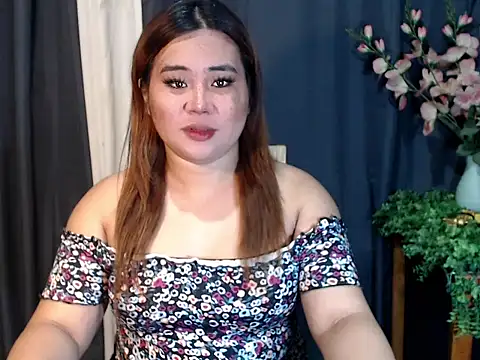 Snapshot of queen_staceyy chatting on November 30, 6:39 am queen staceyy online show from November 30, 6:39 am
