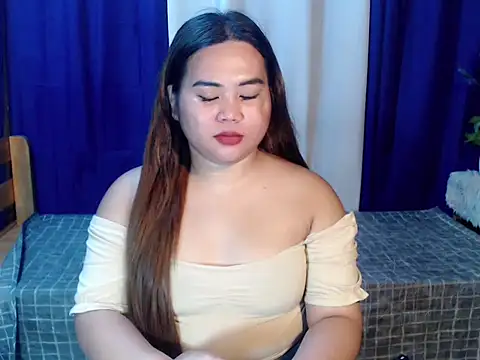 Snapshot of queen_staceyy chatting on February 5, 1:32 am queen staceyy online show from February 5, 1:32 am