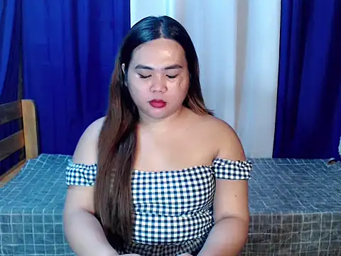 Snapshot of queen_staceyy chatting on February 6, 11:19 pm queen staceyy online show from February 6, 11:19 pm