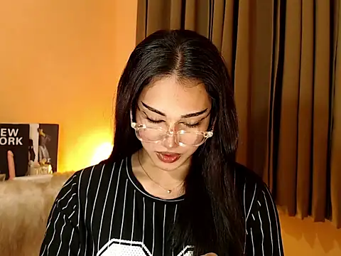 Snapshot of magnificent_kitana chatting on November 10, 8:13 am magnificent kitana online show from November 10, 8:13 am