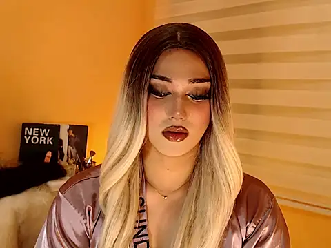 Snapshot of magnificent_kitana chatting on November 13, 9:30 am magnificent kitana online show from November 13, 9:30 am