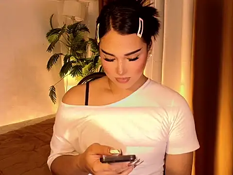 Snapshot of magnificent_kitana chatting on June 22, 5:54 pm magnificent kitana online show from June 22, 5:54 pm