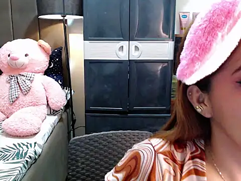 Snapshot of urswtasian_chesca chatting on November 26, 2:40 pm urswtasian chesca online show from November 26, 2:40 pm