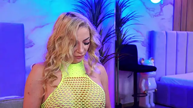 Izabellle02 online show from March 29, 3:50 am