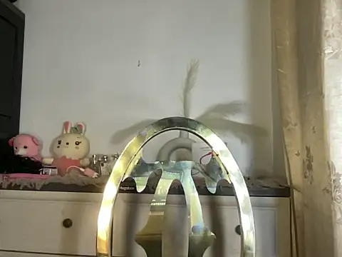 Snapshot of slimladyxoxo chatting on December 15, 11:31 pm slimladyxoxo online show from December 15, 11:31 pm