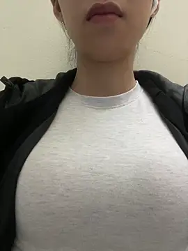 Snapshot of meomeo2k6 chatting on February 8, 6:06 am meomeo2k6 online show from February 8, 6:06 am