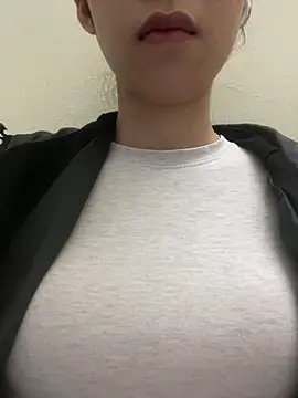 Snapshot of meomeo2k6 chatting on February 12, 7:03 am meomeo2k6 online show from February 12, 7:03 am